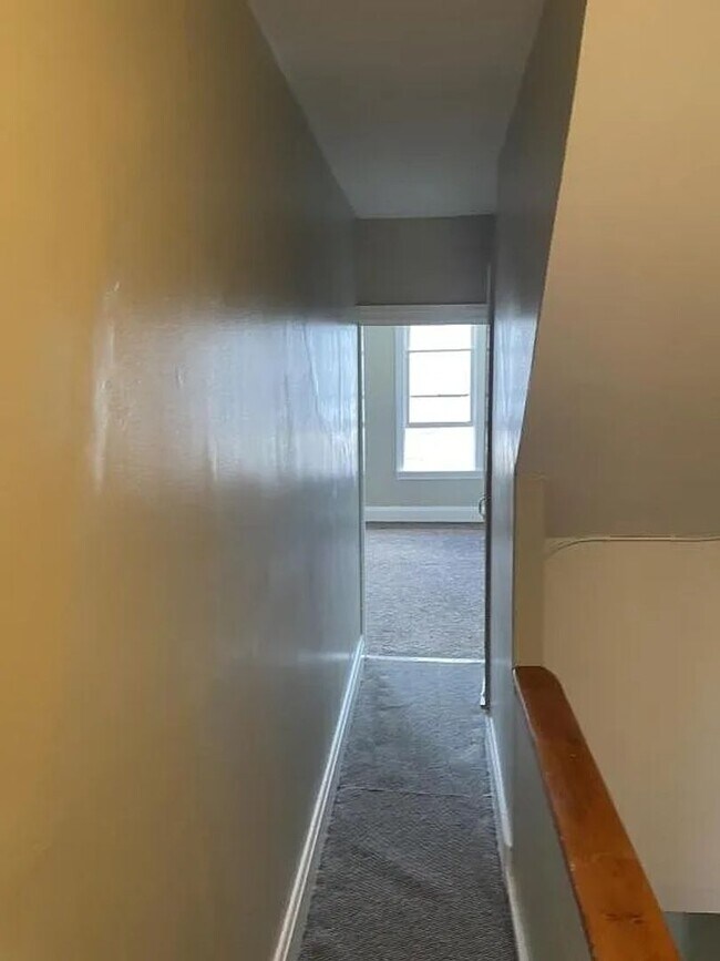 Building Photo - 3-bedroom, 1 full bath Victorian home in Newport, PA