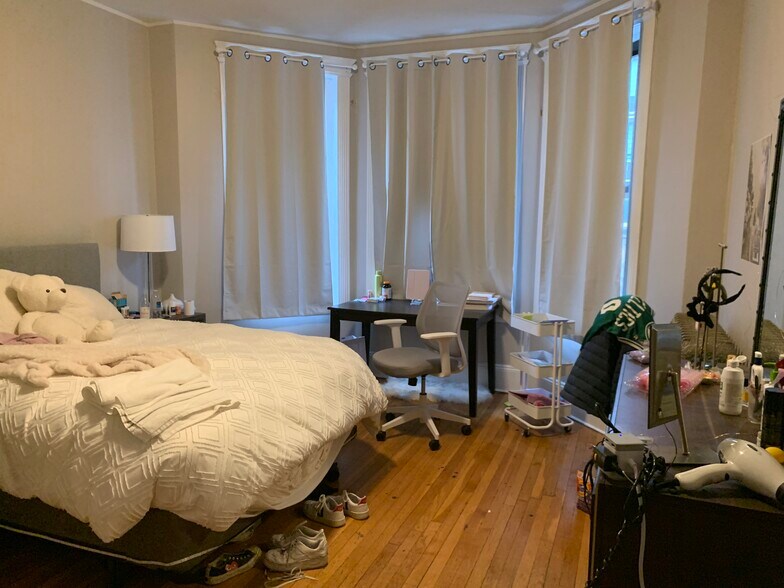 Building Photo - 1066 Commonwealth Ave