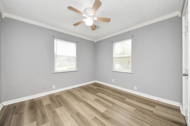 Building Photo - 6817 Anderson St