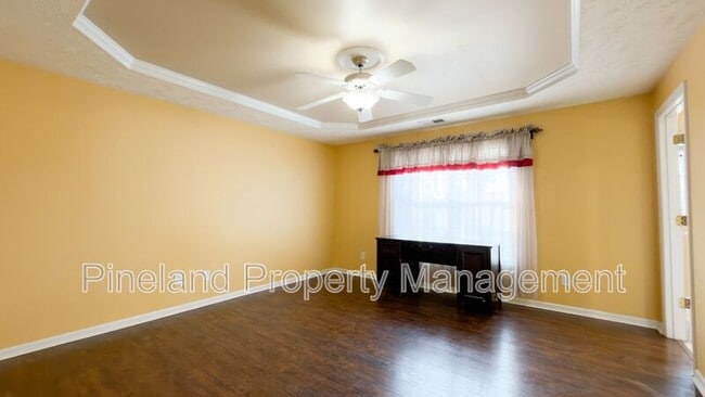 Building Photo - 215 Americana Dr