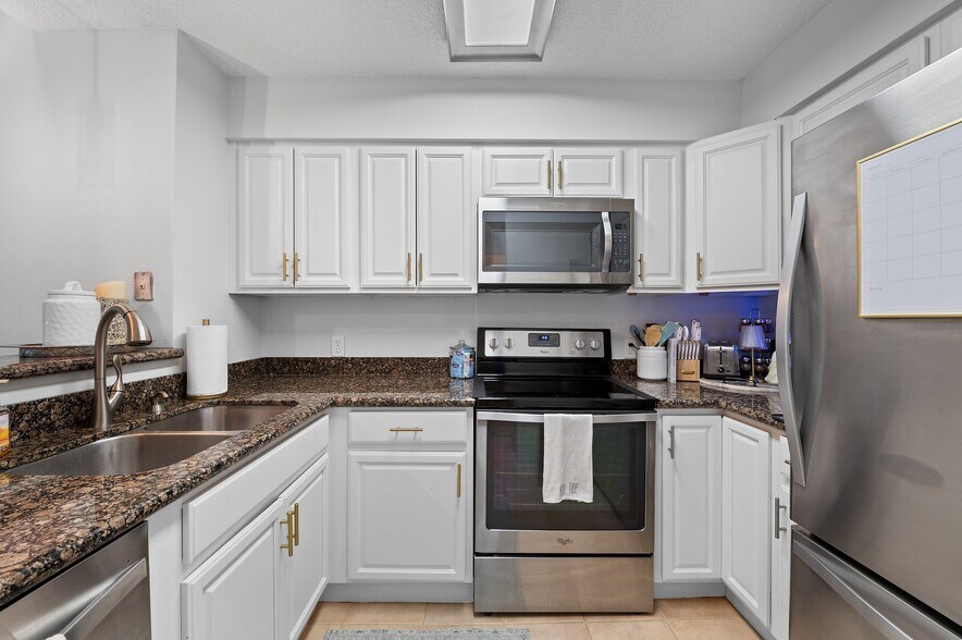 Building Photo - 5001 Grande Dr