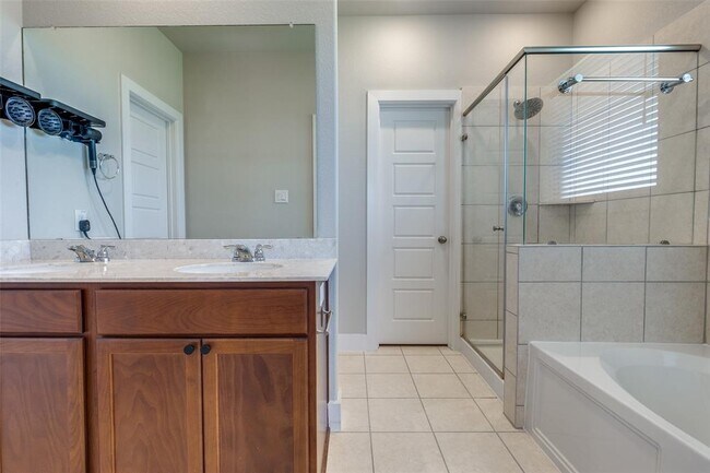 Building Photo - 2411 Ocean Key Dr
