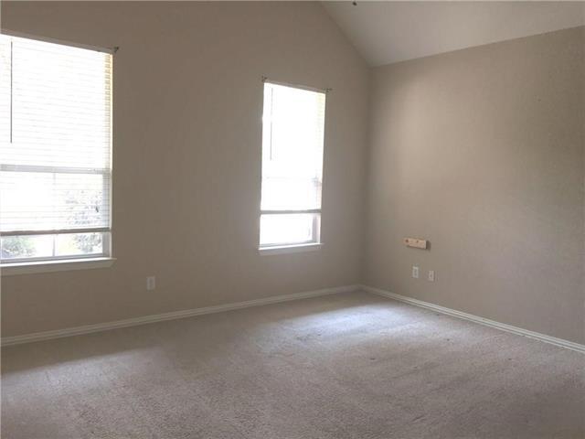 Building Photo - 9909 Lakeview Dr