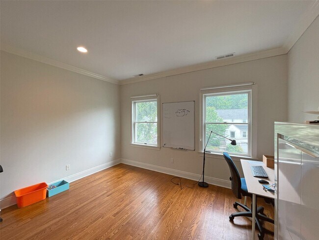 Building Photo - 622 Wood St
