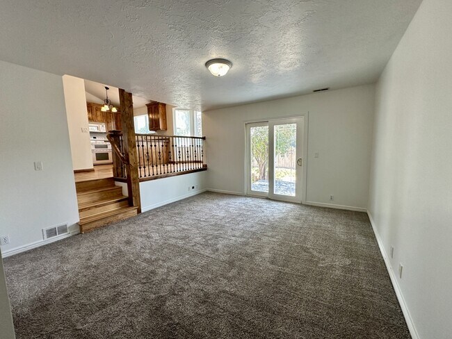 Building Photo - West Jordan