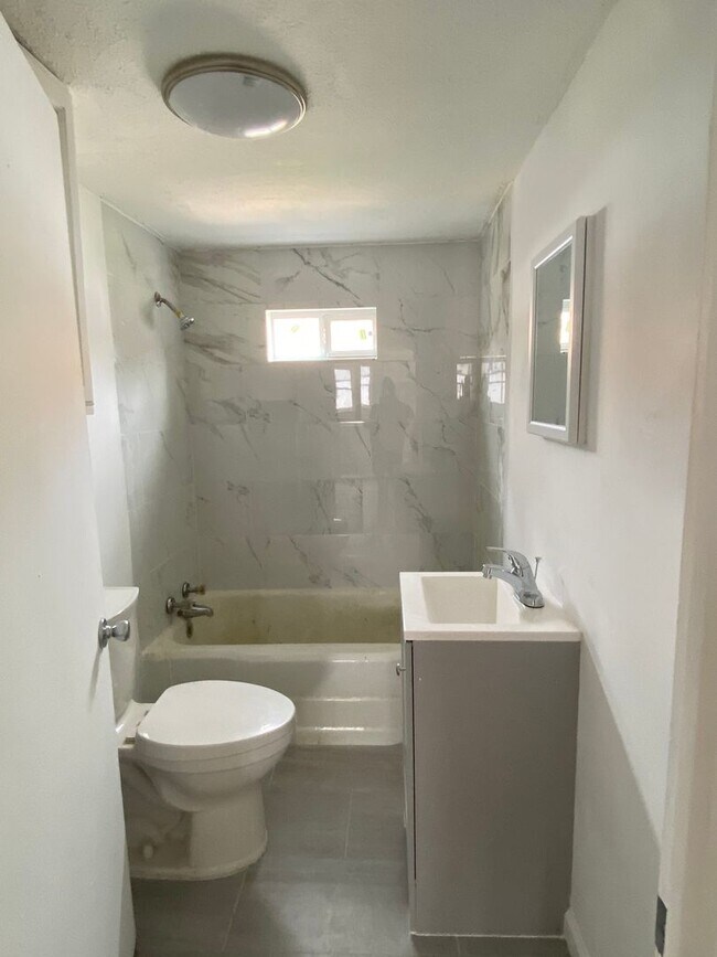 Building Photo - Fantastic Sand Springs Home