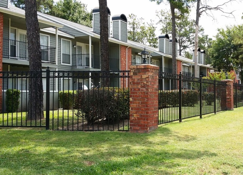 Building Photo - Timbers of Cranbrook Apartments