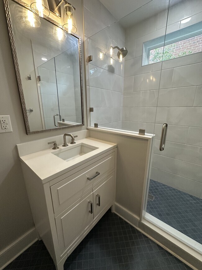 Building Photo - 5004 Patterson Ave