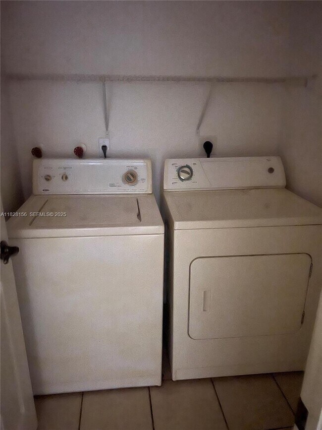 Building Photo - 2201 SE 24th Pl