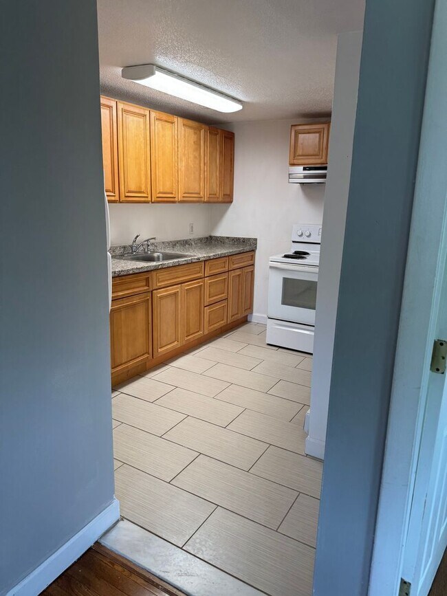 Building Photo - One bedroom Southwick Ma U-11