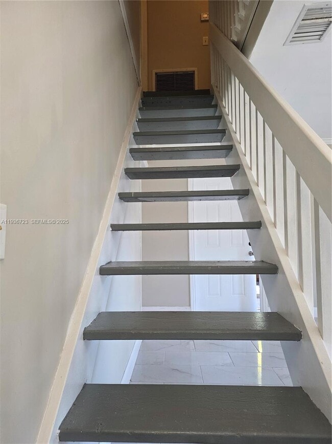 Building Photo - 121 San Remo Blvd