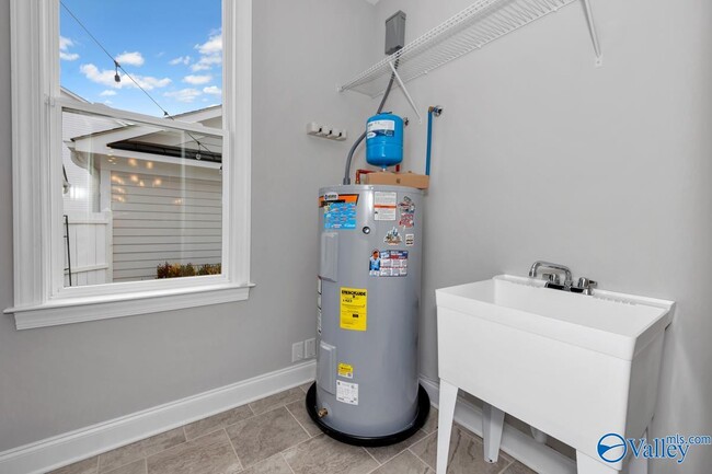 Building Photo - 119 Bienville St