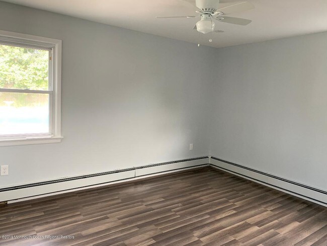 Building Photo - 5 Oneida Ave