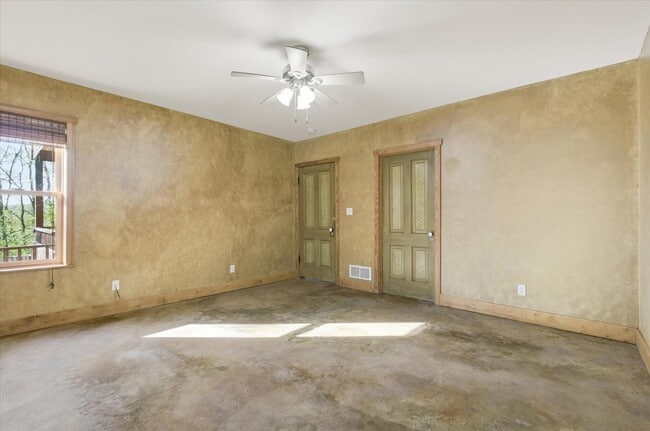 Building Photo - 102 N Gaw St