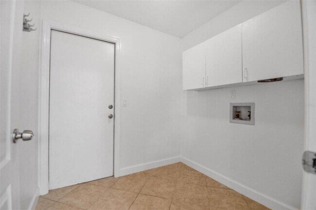 Building Photo - 231 Wellington Dr