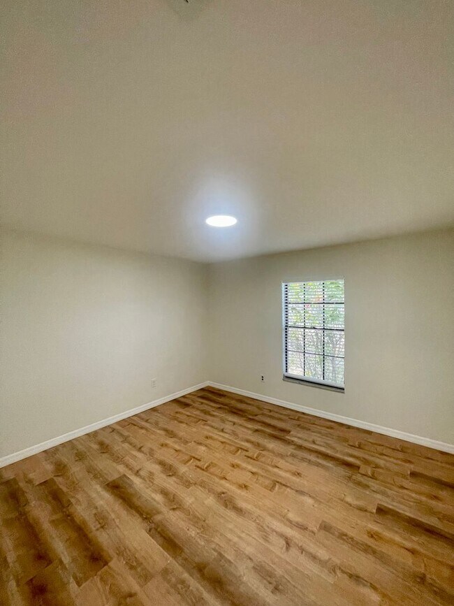 Building Photo - Renovated 3-Bed Home with Modern Upgrades ...