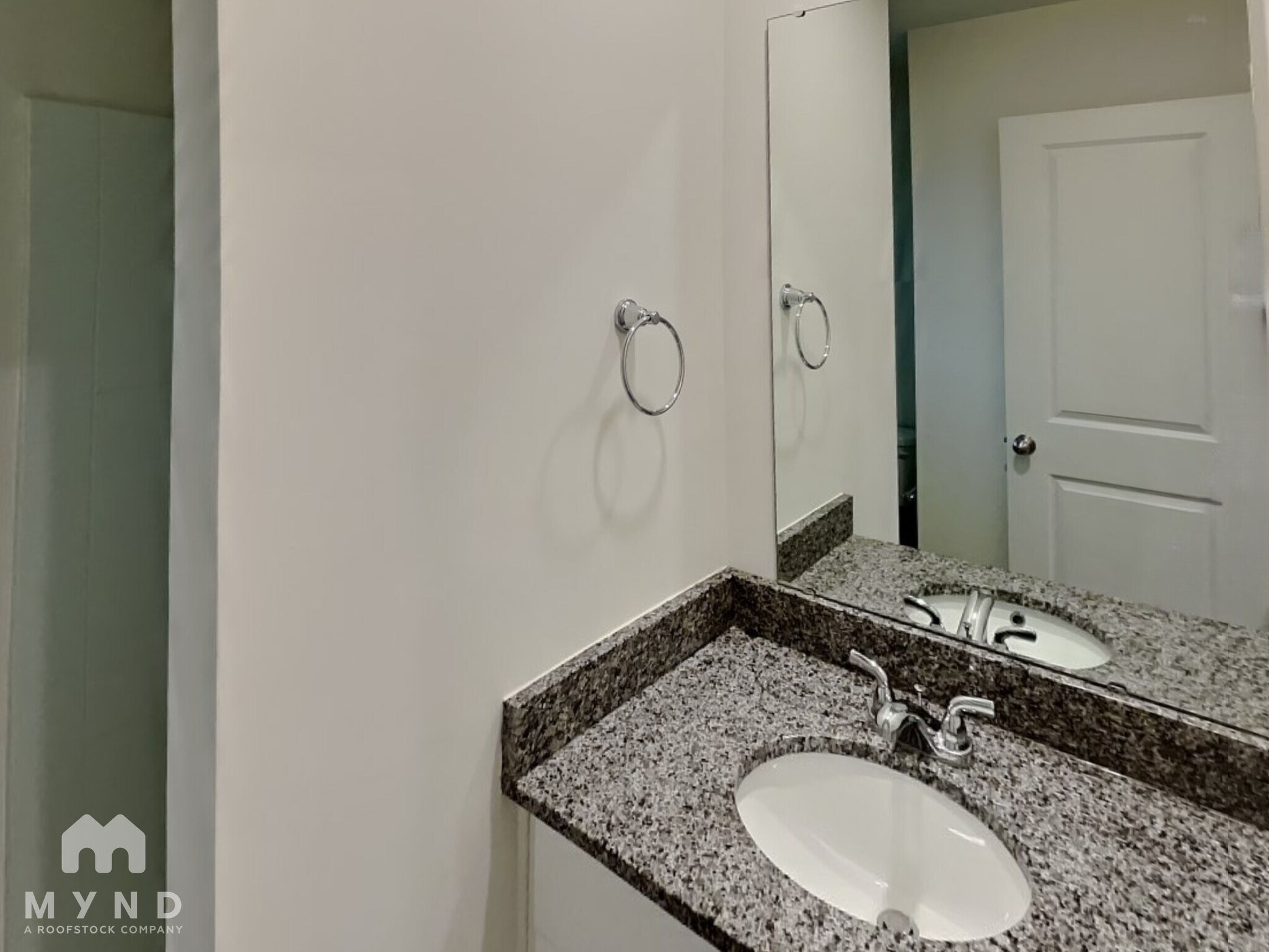 Building Photo - 819 W Walnut Ave