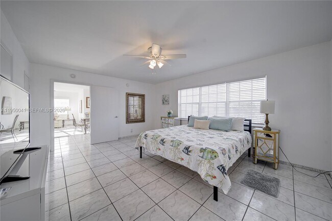 Building Photo - 2855 NE 30th St