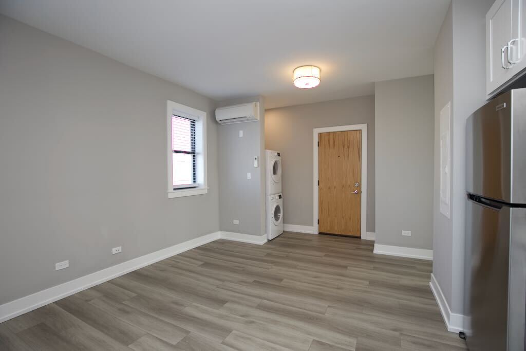 Building Photo - 3930 N Janssen