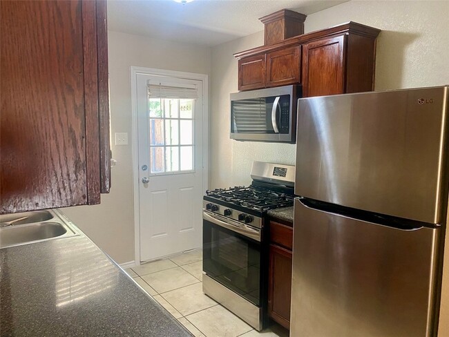 Building Photo - 1211 Stone Dr