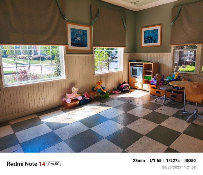 Building Photo - Vibrant Brambleton Condo Steps from Town C...