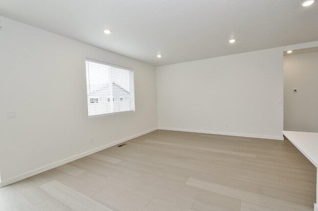 Building Photo - 11138 Overhang St