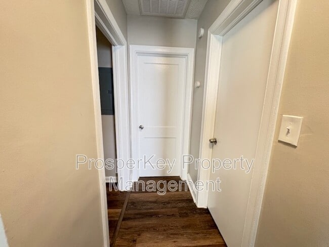 Building Photo - 4617 Rosemont Dr