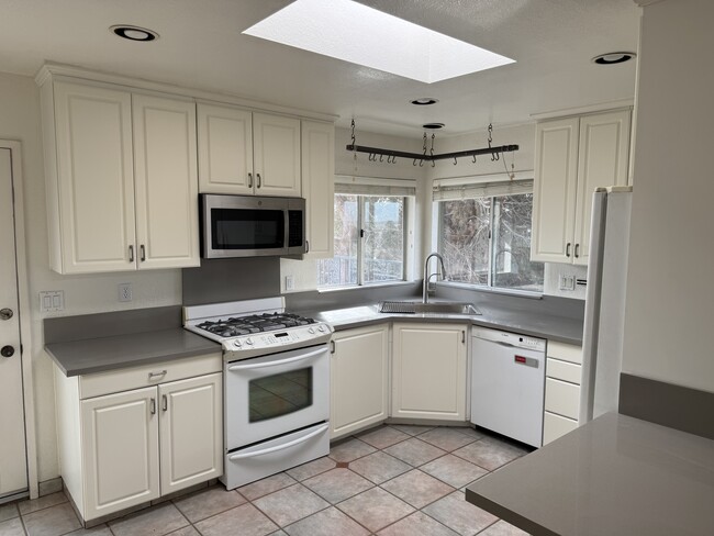 Kitchen - 1346 Dorcas St