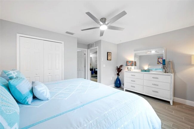 Building Photo - 2100 Como St