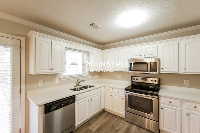 Building Photo - 15554 Brookstone Dr