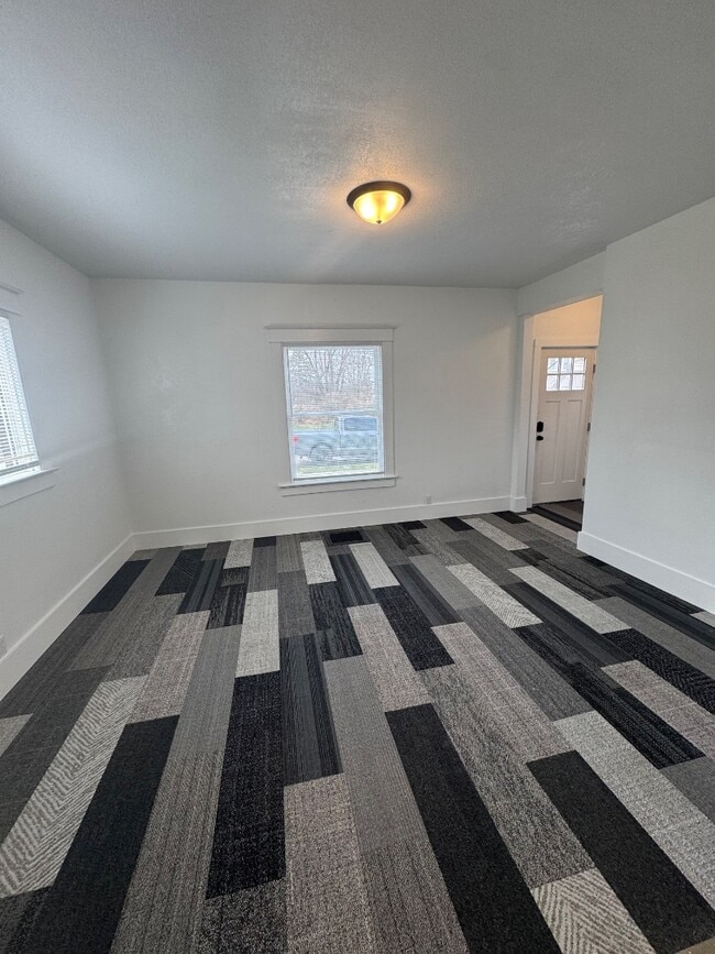 Building Photo - 1420 Okema St