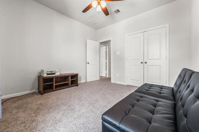 Building Photo - 819 Spruce Pine Dr