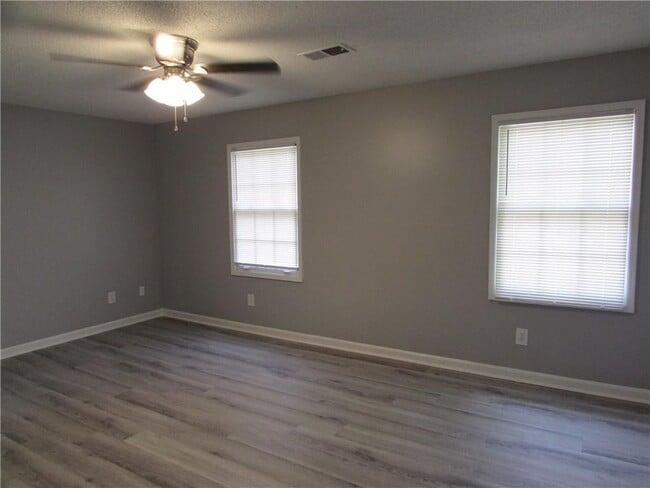 Building Photo - 1774 Twin Brooks Dr SE