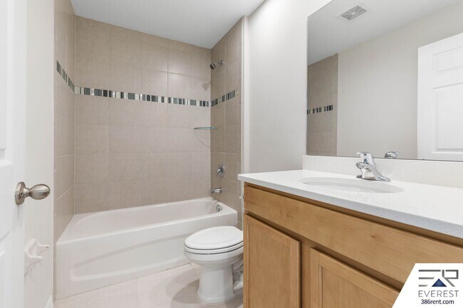 Building Photo - LIKE NEW 3/2/1 TOWNHOUSE IN BEAUTIFUL SEMINOLE WOODS