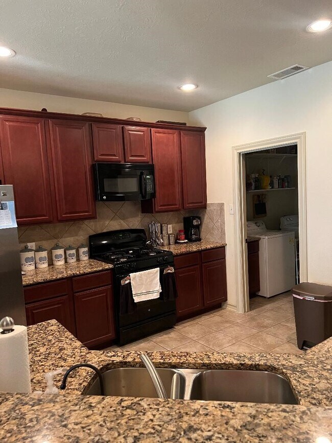 Building Photo - 3419 Selene Dr