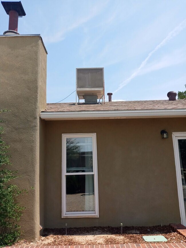 Building Photo - RIO RANCHOAFFORDABLE!!