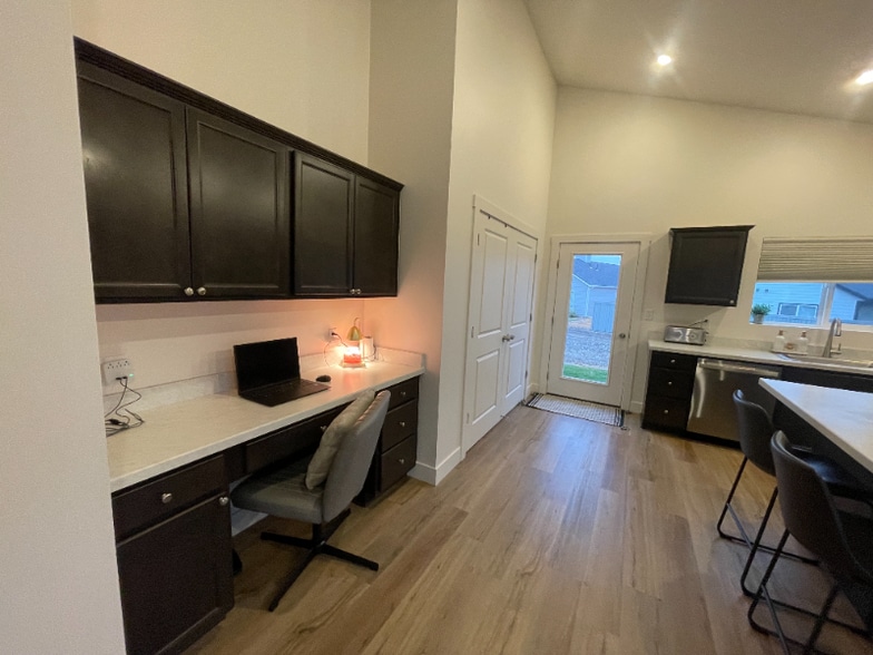 Building Photo - 715 Thrice Lp