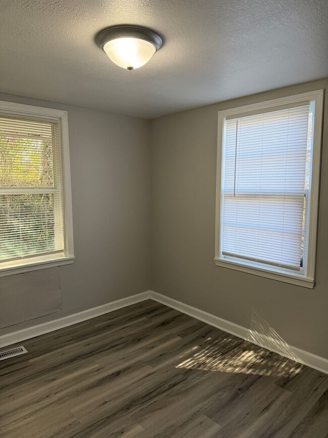 Building Photo - 132 Heather Ln NW