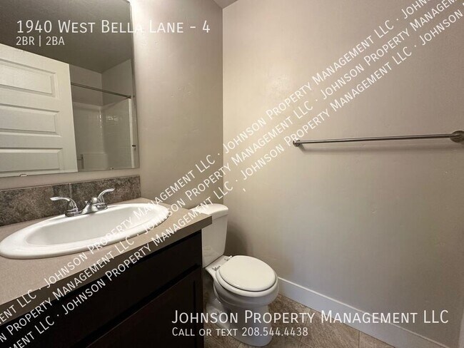 Building Photo - 1940 W Bella Ln