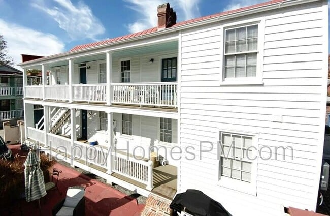 Primary Photo - 2 Rose Ln