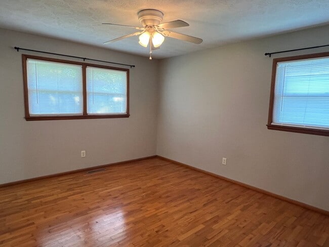 Building Photo - Well-Maintained 3 Bed / 2 Bath near Mercy Hospital