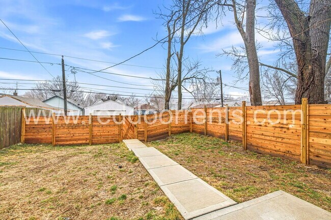 Building Photo - 416 Eastern Ave