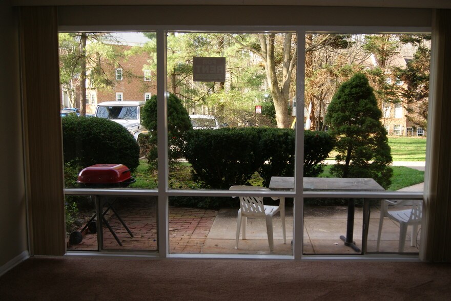 Building Photo - 7514 Spring Lake Dr