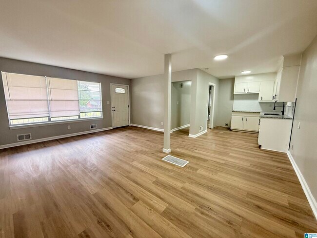 Building Photo - 809 Fairfax Dr