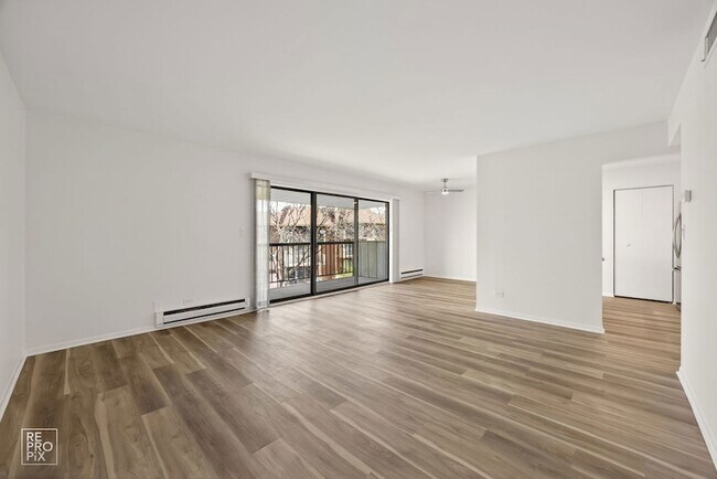 Building Photo - 210 Fountainview Ln