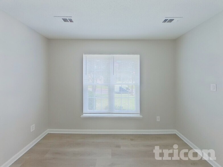 Building Photo - 701 Barbee Farm Dr