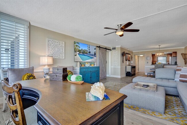 Building Photo - 3051 NE 48th St