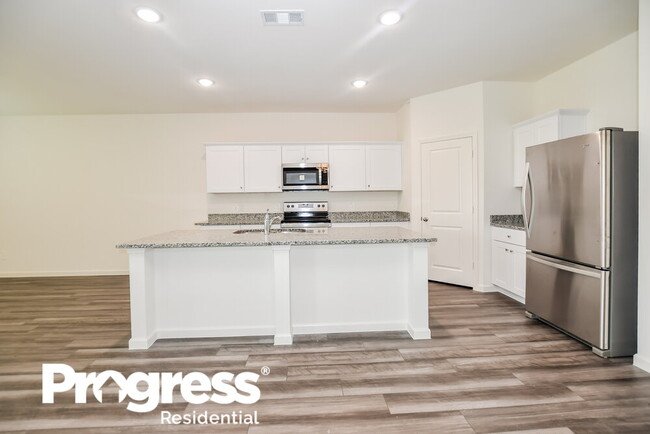 Building Photo - 487 London Dr