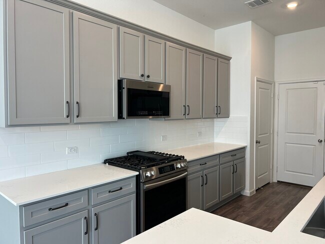 Building Photo - 5406 Holly Hvn Ct