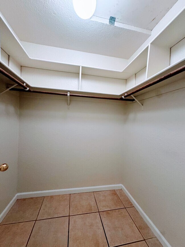 Building Photo - 10453 Sierra Crst Dr